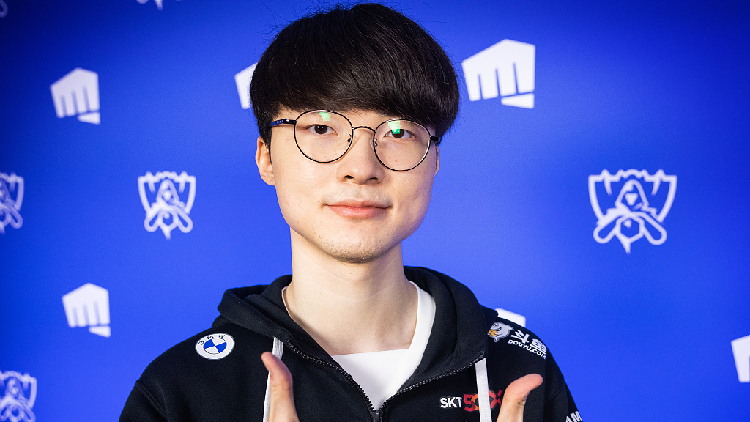 „Wróciłem”: League of Legends GOAT Faker ponownie podpisuje kontrakt z T1 LCK