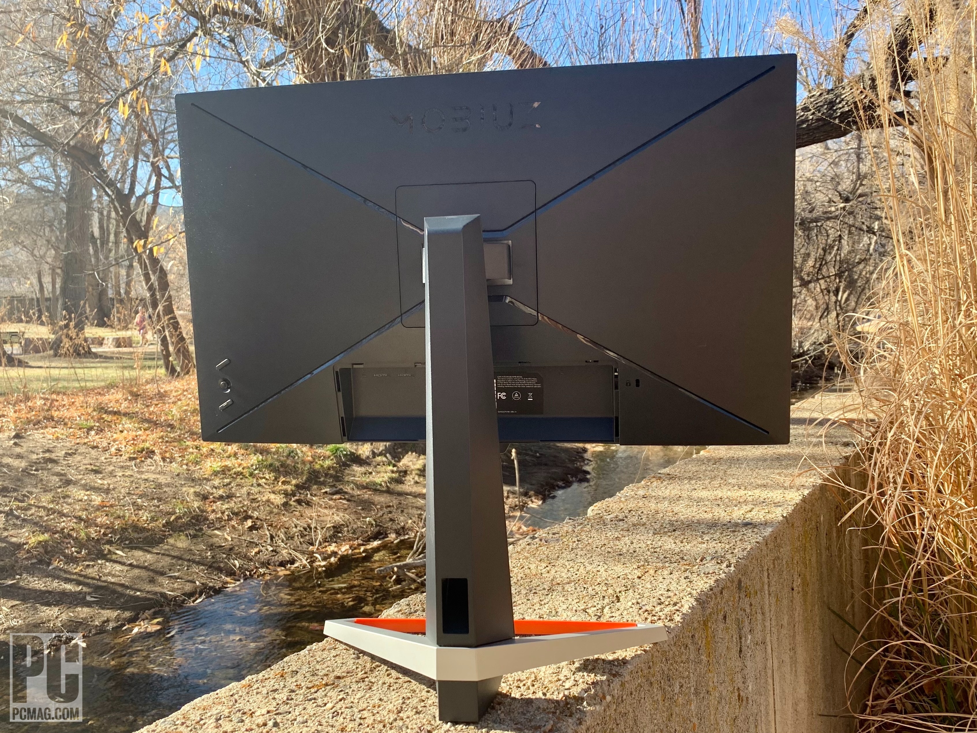 BenQ Mobiuz EX2510S tył 1