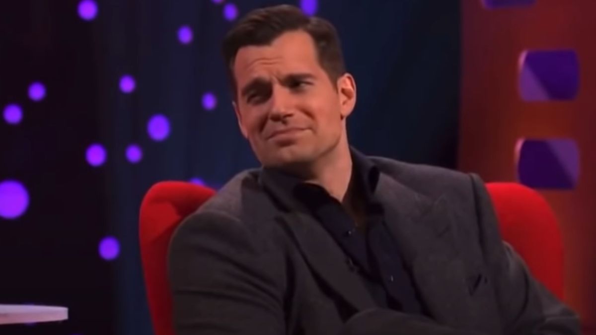 Zobacz, jak Henry Cavill grzecznie wyjaśnia, że ​​Warhammer to nie World of Warcraft