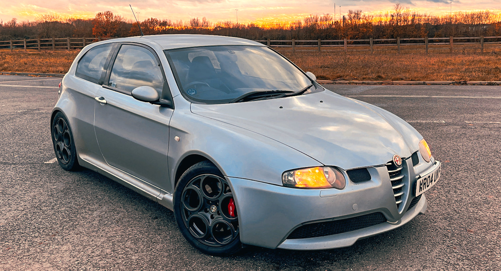 Classic Drive: Alfa Romeo 147 GTA V6 nadal sprawia, że ​​każdy inny hot-hatch wygląda jak biały towar