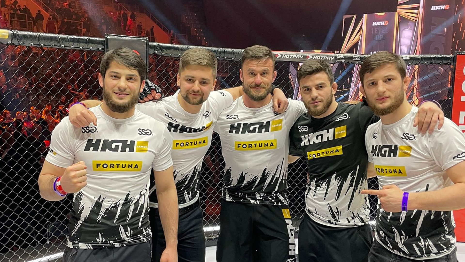 paszabiceps wins MMA fight