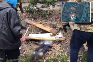 Mama z Ukrainy pokazuje płytki grób córki, a szokujące zdjęcia pokazują miejsce masowego pochówku