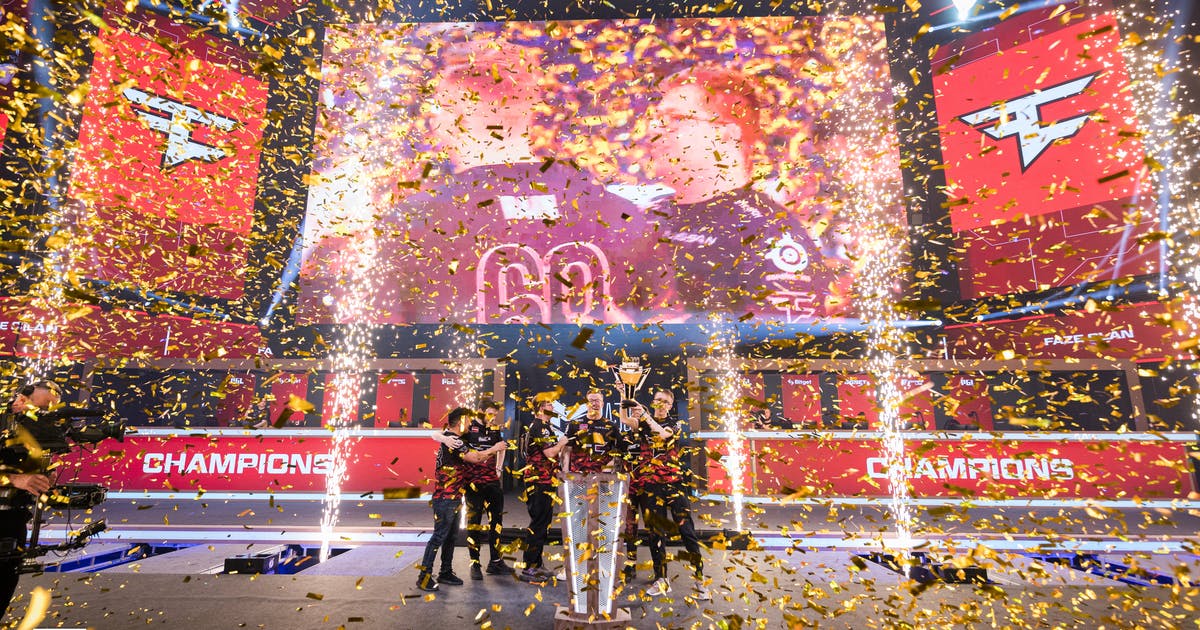 FaZe 2017 vs FaZe 2022 – która drużyna jest lepsza?