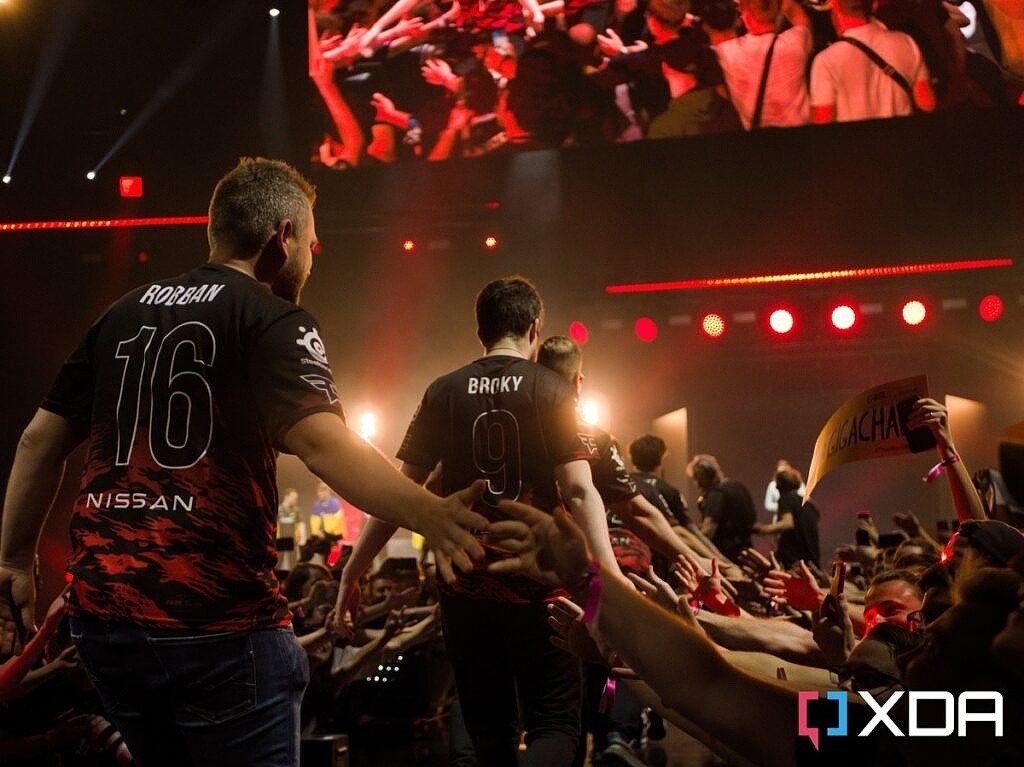 Faze Clan wchodzi na scenę podczas IEM Cologne 2022