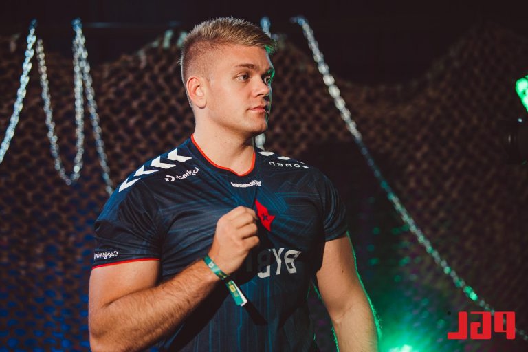 Klucz do winy za sukces CS:GO?  Pomiń meble do nowego mieszkania, zagraj następnym razem