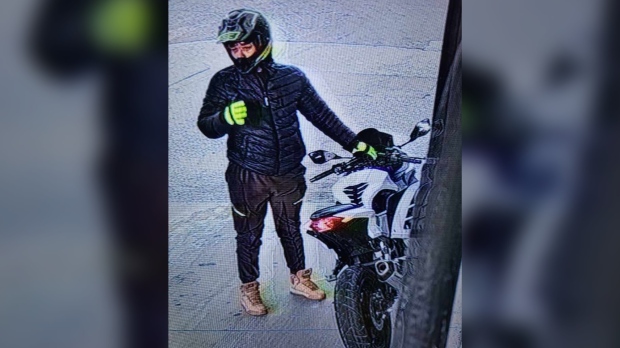 Podejrzany o jazdę motocyklem miał obrabować 12 stacji benzynowych GTA i fast foodów