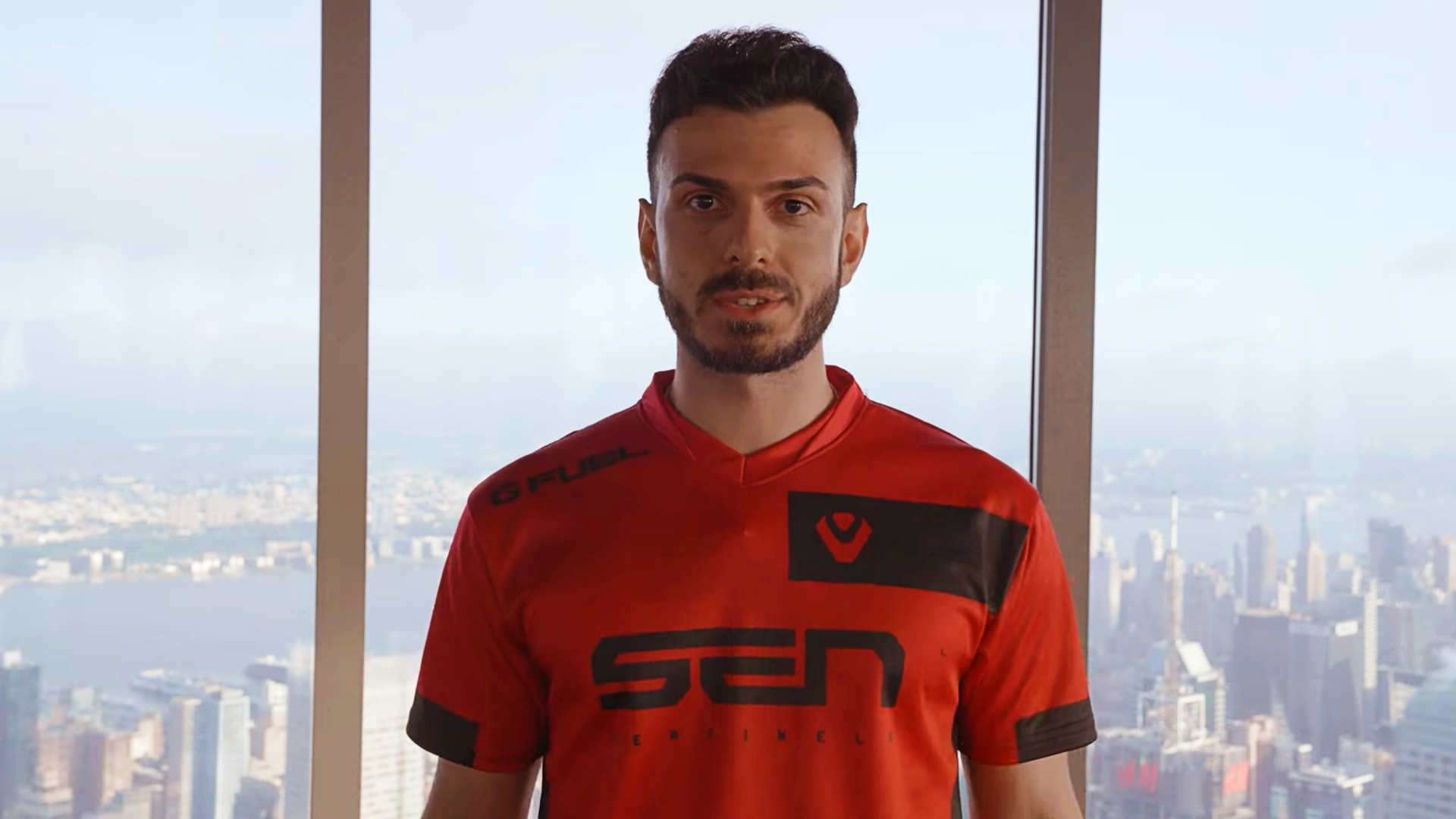 Twitch streamer tarik ogłasza zmianę CSGO Valorant