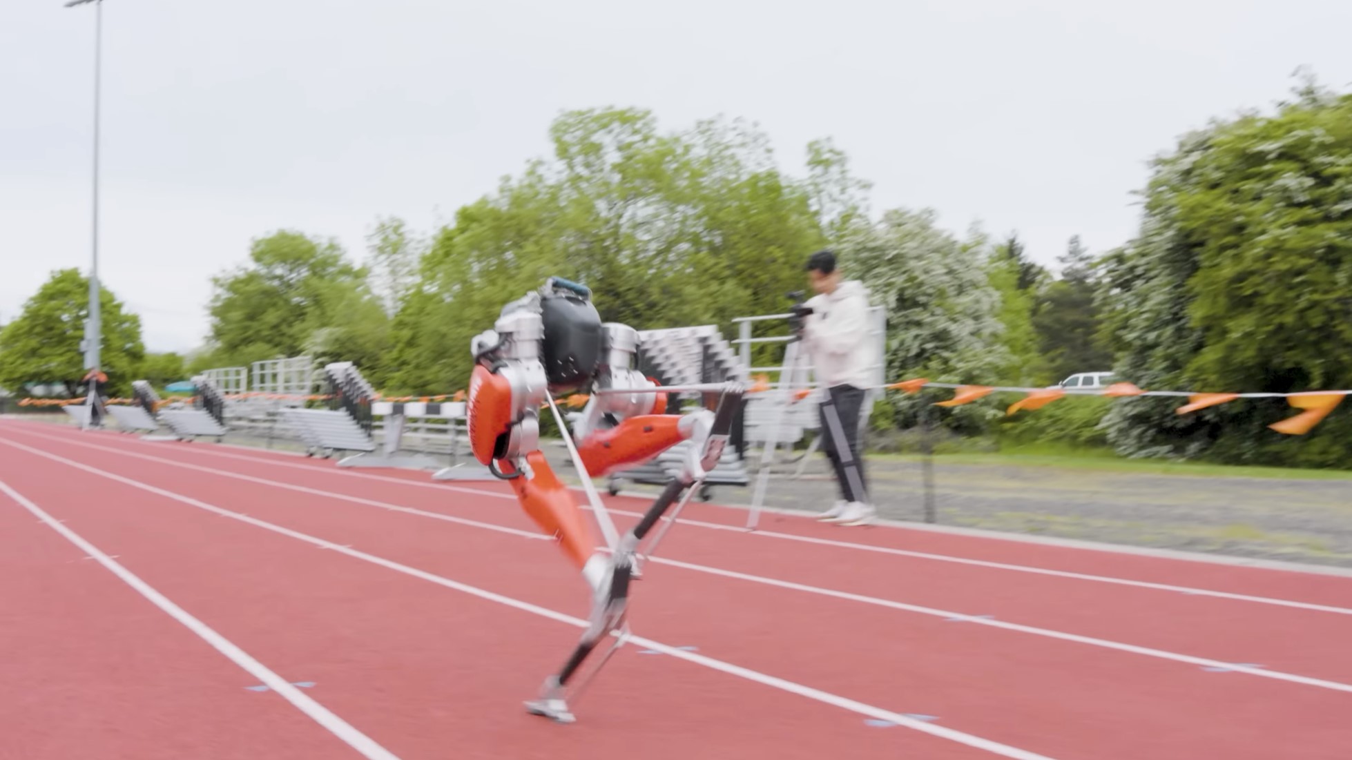 Dwunożny robot ustanowił rekord świata… w biegu na 100 metrów