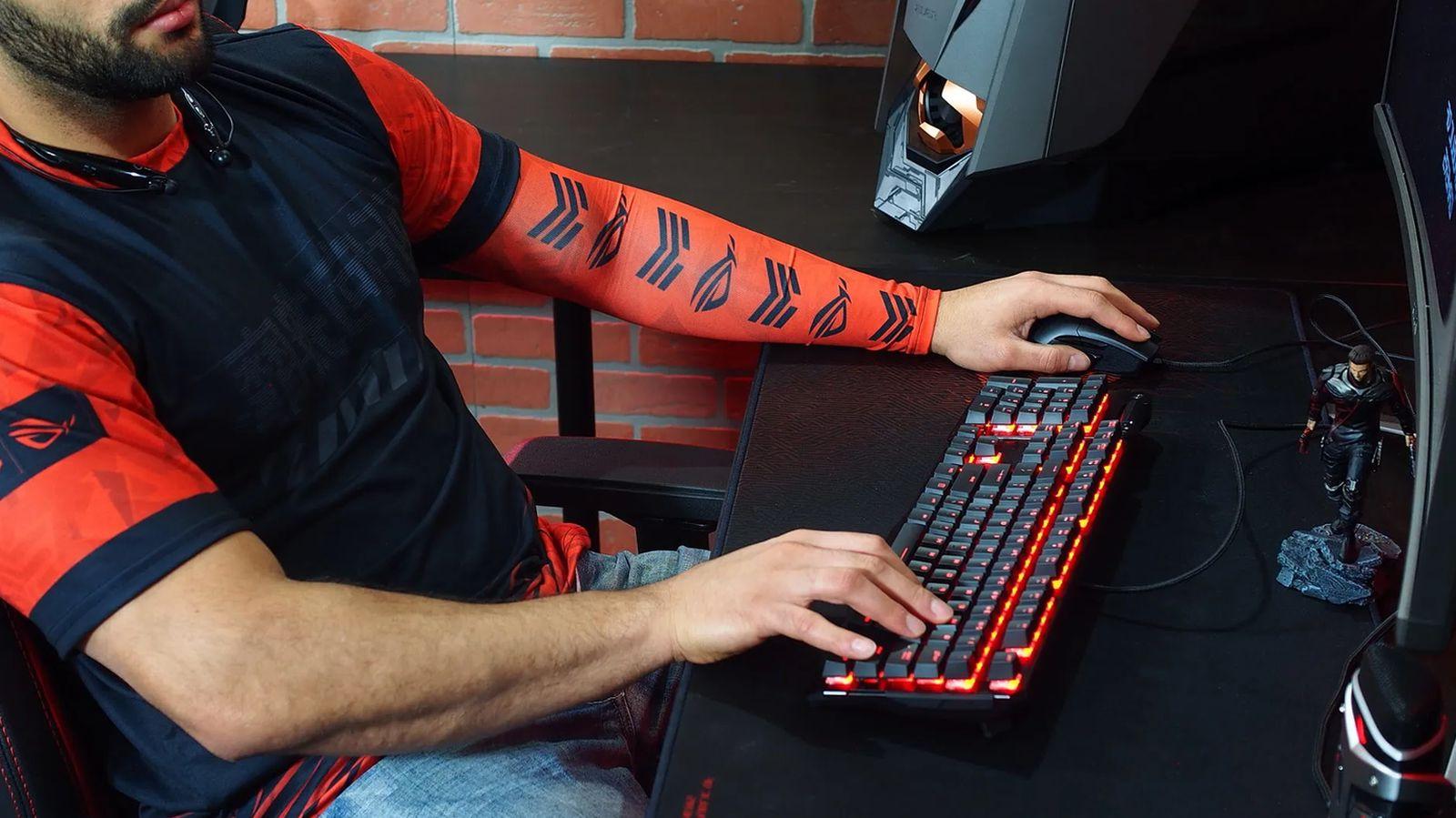 Your mind is uncertain. This is normal: players will generally prefer familiar devices like mouse, keyboards and headphones to the more familiar devices that play with these. However, some argue that a player is able to play better in competitive games. Is that really true? Let's try to figure it.
