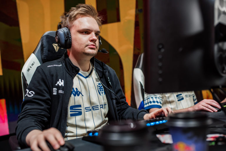 Raport: UNF0RGIVEN, aby wejść do NA League of Legends pod parasolem 100 Złodziei