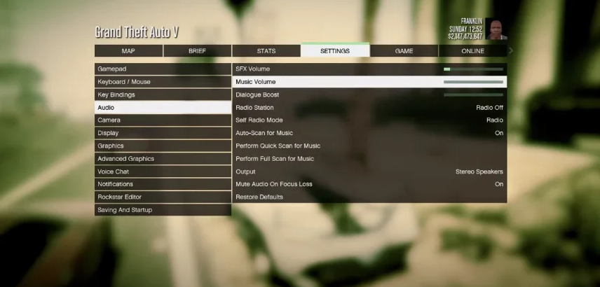 Jak zmienić radio w samochodzie w GTA 5