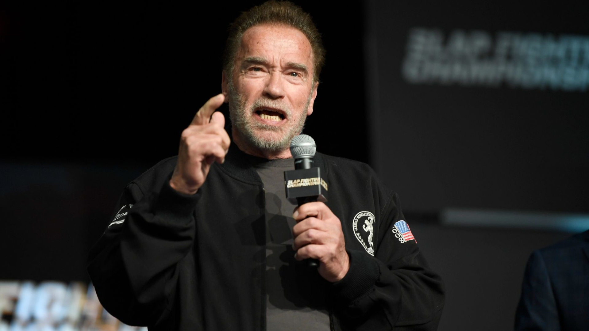 Dlaczego „Arnold Schwarzenegger nie żyje” jest w modzie?