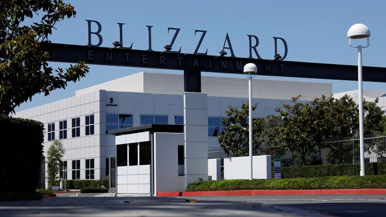 Wejście do kampusu Activision Blizzard Inc. w Irvine, Kalifornia, USA, 6 sierpnia 2019 r. REUTERS/Mike Blake