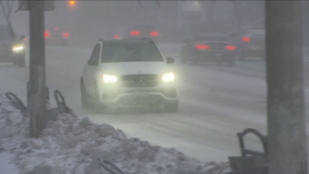 Burza w Toronto: Śnieg, marznący deszcz uderza w GTA