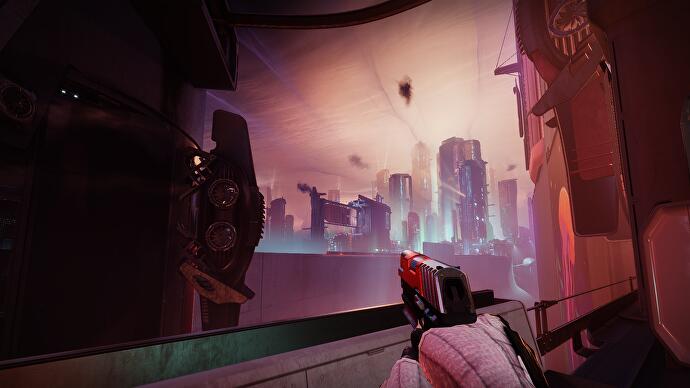 Destiny 2 Lightfall — sugestywny, różowo-brzoskwiniowy skybox Neomuna