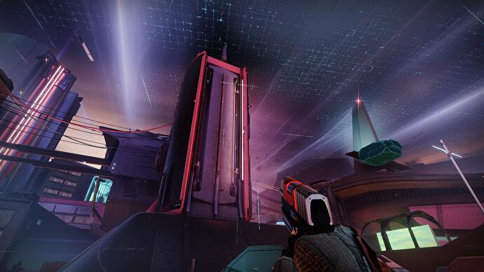 Destiny 2 Lightfall – kolejny skybox Neomuna przedstawiający neonowo różowe drapacze chmur nocą