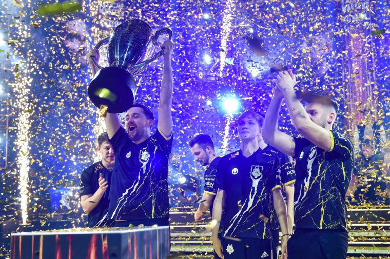 KATOWICE, POLSKA — 12 STYCZNIA: Nemanja Kovac Hunter, Nikola Kovac Niko, Ilya Osipov Monesy, Rasmus Nielsen Hooxi, Justin Savage JKS podczas meczu finałowego ESL Intel Extreme Masters IEM Katowice 2023 Counter-Strike: Global Offensive CS:GO pomiędzy HEROIC a G2 ESPORTS 12 lutego 2023 w Katowicach. (Zdjęcie: PressFocus/MB Media/Getty Images)