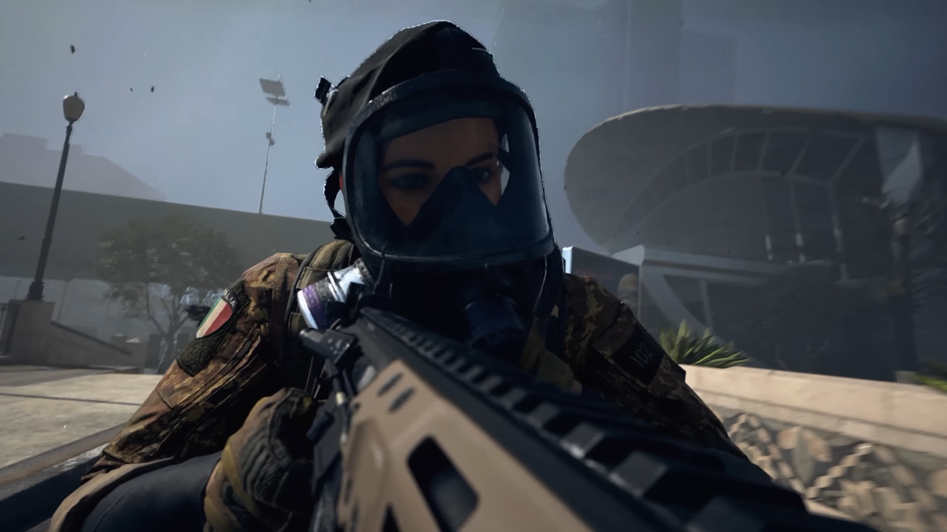 Najlepsze gry międzyplatformowe: Call of Duty: Warzone 2. Obraz przedstawia żołnierza na polu bitwy.