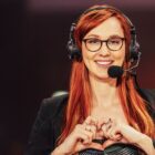Sjokz, ikona League of Legends, zrezygnuje z roli gospodarza LEC 2023. The LEC host Eefje “Sjokz” Depoortere taking time off (Image via LoL Esports)