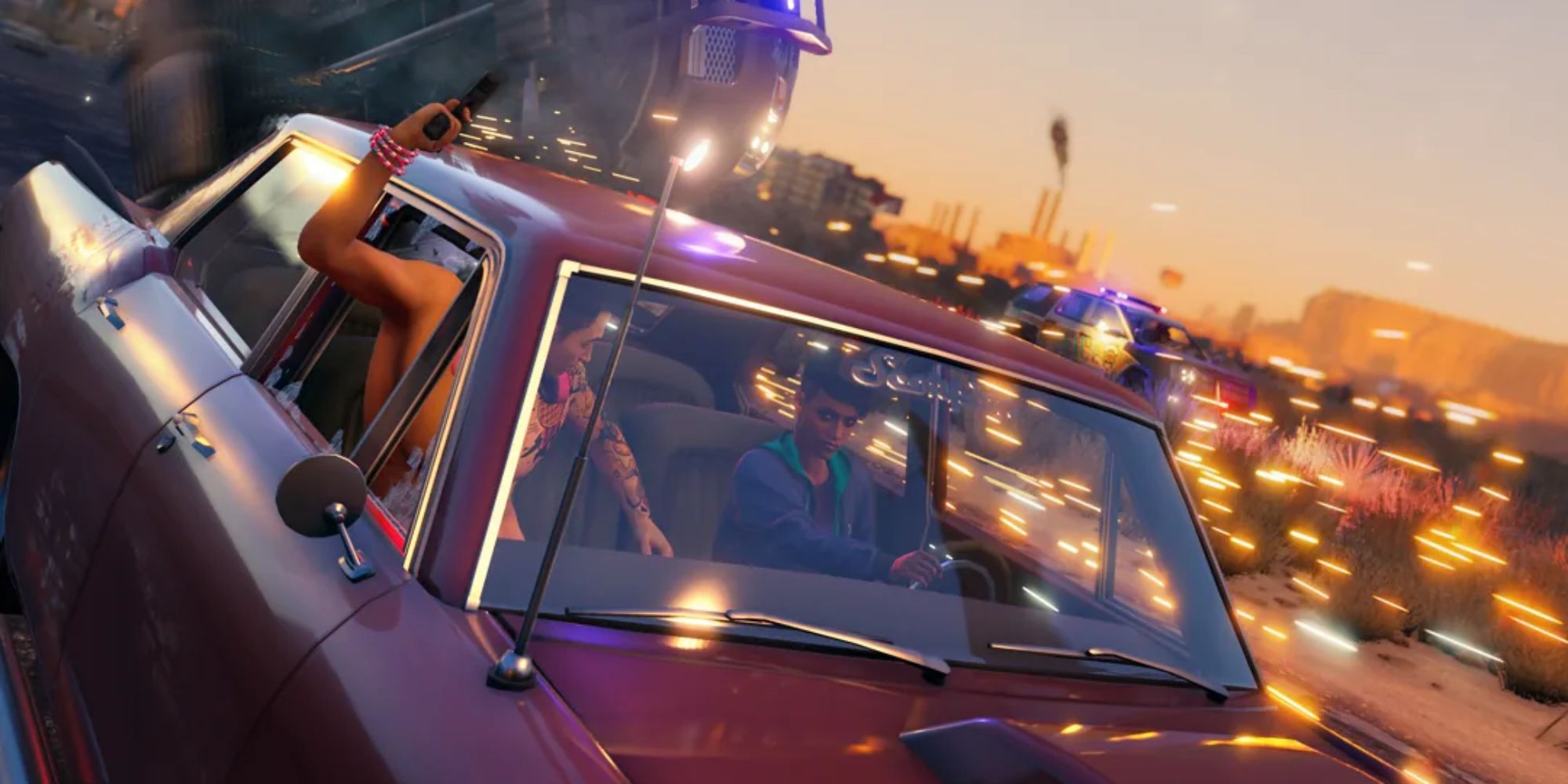 Zrzut ekranu z Saints Row, na którym Boss i Kev uciekają samochodem przed policją i trzymają broń przez okno samochodu.