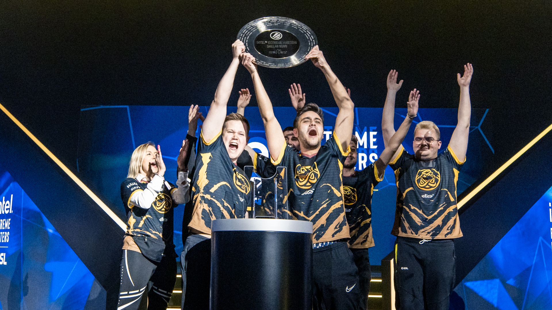 Pro Counter-Strike 2 player slams the game live on camera