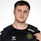 Brak mentorów na scenie w UK Mezii wearing a Team Vitality jersey