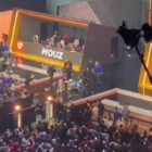Skandal na scenie podczas turnieju CS:GO - zobacz nagrania! Spectator rushes stage at CS2 tournament and gets tackled into trophy, smashing it to pieces