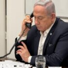 USA nie uczestniczy w żadnej akcji ofensywnej przeciwko Iranowi, zgodnie z oficjalnymi informacjami USA. In this handout photo, released early Sunday local time, Israeli Prime Minister Benjamin Netanyahu talks on the phone with US President Joe Biden. Portions of this photo have been blurred by the source. - Israeli Prime Minister's Office