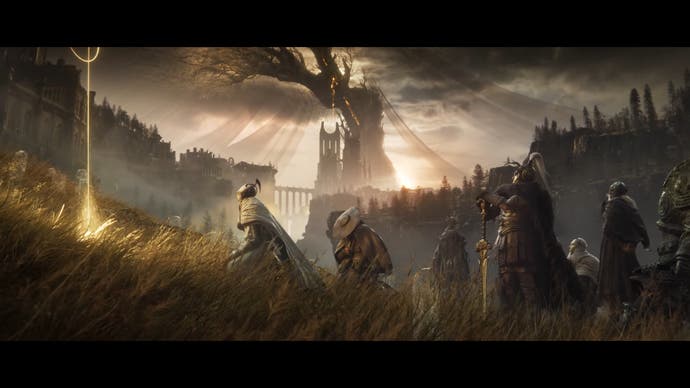 Zrzut ekranu zwiastuna historii Shadow of the Erdtree przedstawiający wiele uzbrojonych postaci stojących przy dziwnym złotym symbolu z gigantycznym drzewem w tle