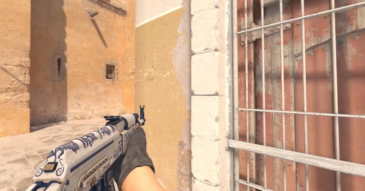 How to play left-handed in Counter-Strike 2