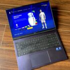 Nowy Honor MagicBook Pro 16: test wydajności grafiki Intel Arc Honor MagicBook Pro 16 on a table