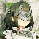 Arknights: Endfield: Gra zarządzająca sfrustrowana imitacją Genshina. A screenshot of Arknights: Endfield. A masked character with dark hair stands in front of a grassy rockface.
