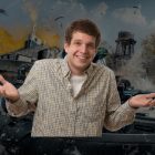 Call of Duty: Microsoft zdezorientowany przyszłością marki. An image of Call of Duty: Warzone overlaid with a person shrugging