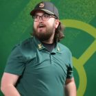 Wyzwany mistrz Pokémon Go: przeciwstawia się dyskwalifikacji po wybuchowym zwycięstwie. A Black man with a goatee wears a black t-shirt and is staring at the camera.